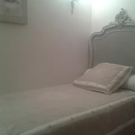 Chambres D'hotes Shabby * Salles-dʼAude